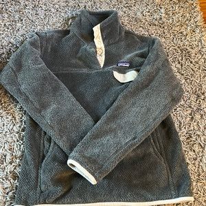 size medium gray/beige patagonia sweater